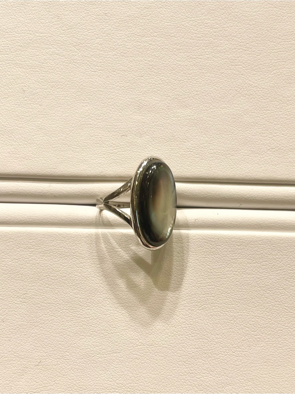 Na Hoku Black Tahitian Mother-of-Pearl Oval Sterling Silver Ring - Picture 2 of 3